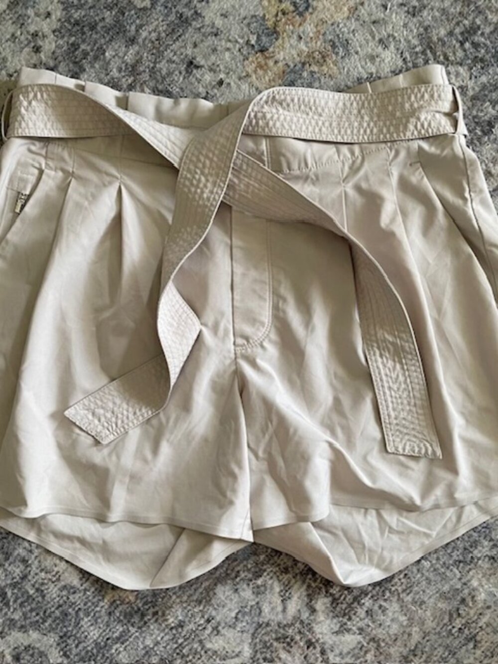 Athleta Skyline II Women’s 10 Short Belted Paperbag Waist Tan Beige T12